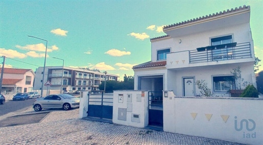 Home / Villa with 5 Rooms in Santarém with 210,00 m²