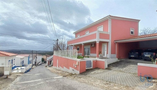 Home / Villa with 4 Rooms in Lisboa with 294,00 m²