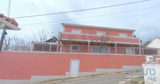 Home / Villa with 4 Rooms in Lisboa with 294,00 m²