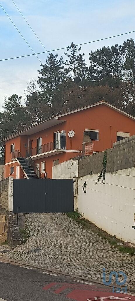 Home / Villa with 8 Rooms in Leiria with 402,00 m²
