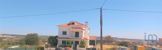 House with 7 Rooms in Lisboa with 374,00 m²