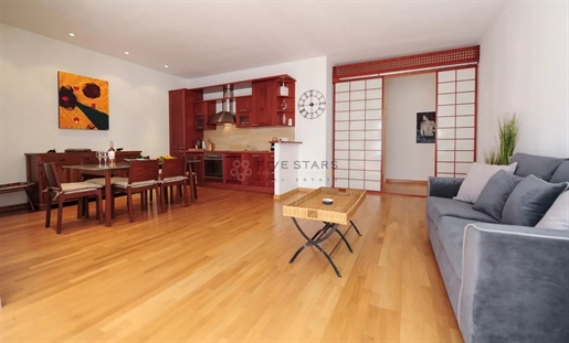 Charming 3-room apartment with terrace in Nice's Carré d'Or! Main features: