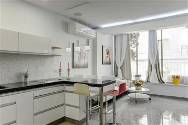 4 rooms completely renovated Ben Yehuda / jabotinsky