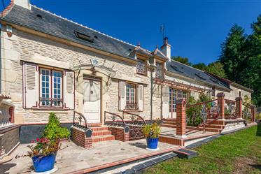 Charming, character property: unique in Burgundy