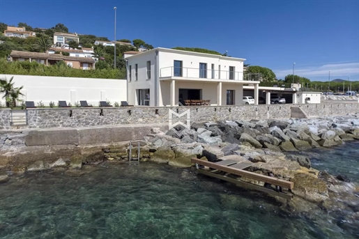Exclusivity Waterfront property in the center of the city