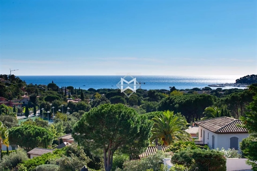 Villa avec vue mer dans un domaine privé au calme - Cavalaire-sur-Mer