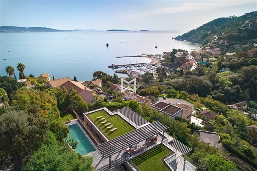 Villa contemporaine avec vue mer dominante