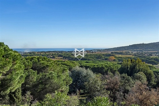 Property with panoramic sea view