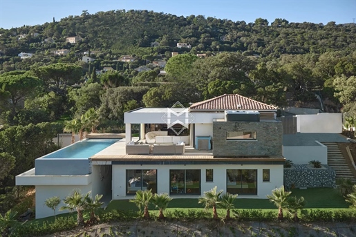 Sole agent - Luxury - New contemporary villa in Cavalaire-sur-Mer