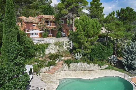 Provencal style villa with superb sea view