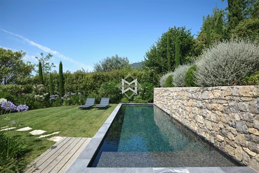 Fayence Region: Beautiful property with commanding views of the countryside.