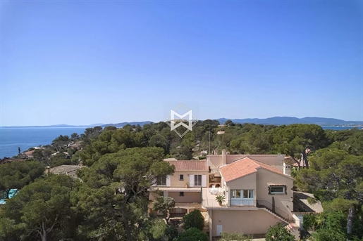 Villa mit Meerblick in einem privaten Anwesen mit Blick auf das Meer