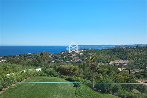 Moderne Villa mit Panoramablick auf das Meer