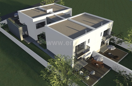 Land for Construction with 521 m²