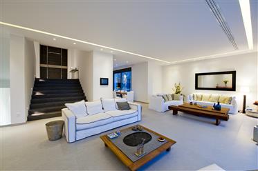 Lassiti Elounda . Une villa de luxe de 270 m2 sur un terrain de 6 100 m2 avec vue imprenable sur la