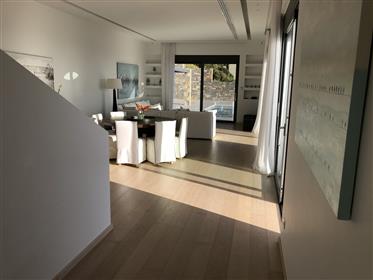 Lassithi Elounda Te koop luxe villa van 270 m² op een perceel van 4300 m² met uniek uitzicht op zee.