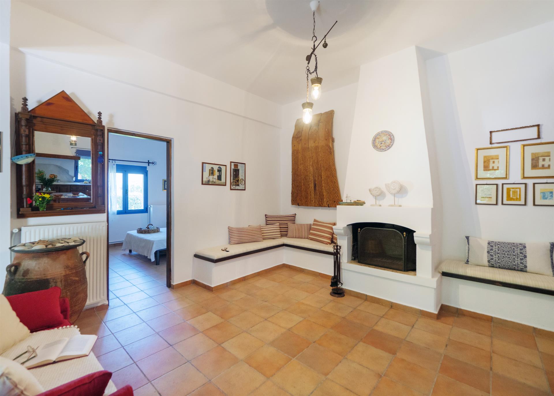 Fretki z Heraklionu . Na sprzedaż w pełni wyposażony tradycyjny dom o powierzchni 140 mkw na działc