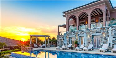 Kreta Lassithi Elounda . Zum Verkauf steht eine luxuriöse Villa von 642 m² auf einem Grundstück von