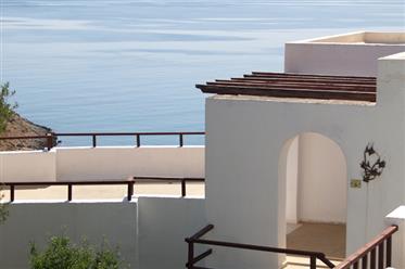 Lassithi Agios Nikolaos . A vendre un hôtel de 37 appartements meublés avec vue panoramique sur la 