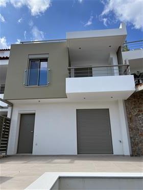 Lassithi Agios Nikolaos Amoudara . A vendre villa neuve de 124 m² avec piscine privée de 18 m².