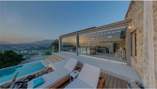 Kreta Pitsidia . Zu verkaufen einzigartige Villa von 350 qm auf einem Hügel mit unverbaubarem Meerb