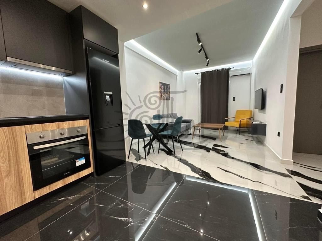 Vând apartament luxos renovat la parter într-o locație excelentă