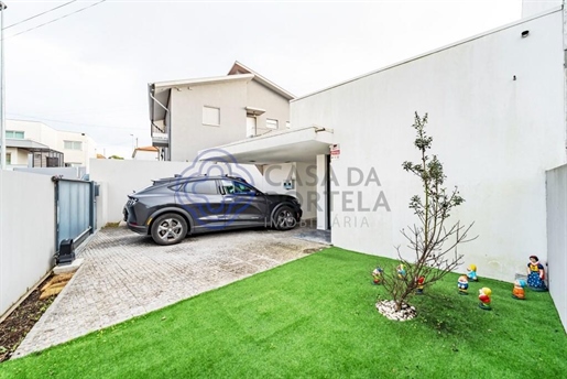 Moradia T4 de 2018 - Térrea - Piscina - Jardim 100m² + Casa 50m² - Matosinhos