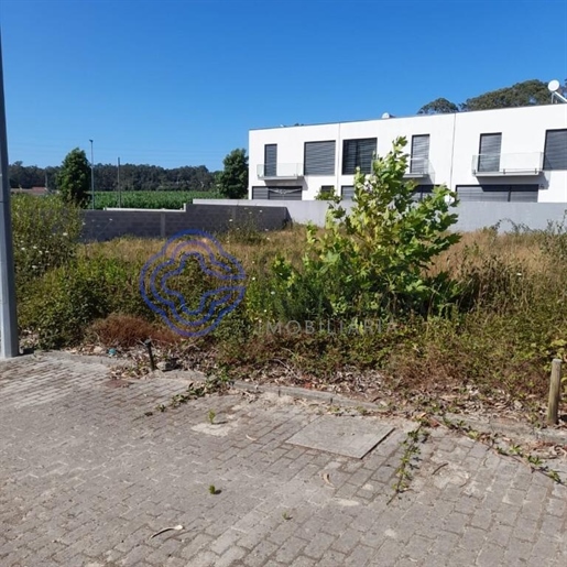 Urban land for 3-storey house with 4 fronts in Vila do Conde