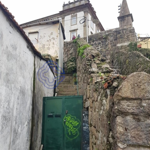 Terreno com vista para o rio Douro