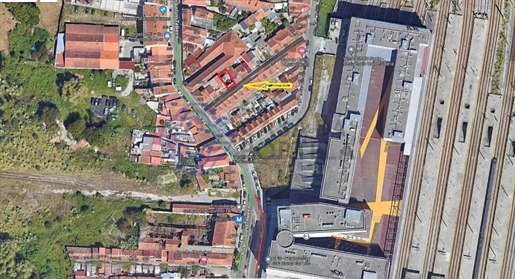 2 bedroom villa for restoration in Campanhã Porto.