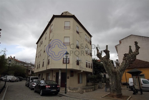 Centre rénové de 3 chambres Macedo de Cavaleiros