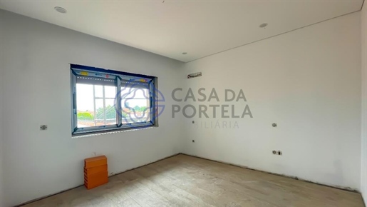 Apartamento T1+1 novo em Paços de Brandão