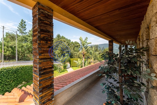 Villa mit 4 Schlafzimmern auf 2 Etagen, 4 Fronten in Bairros - Castelo de Paiva, auf einem Grundstü