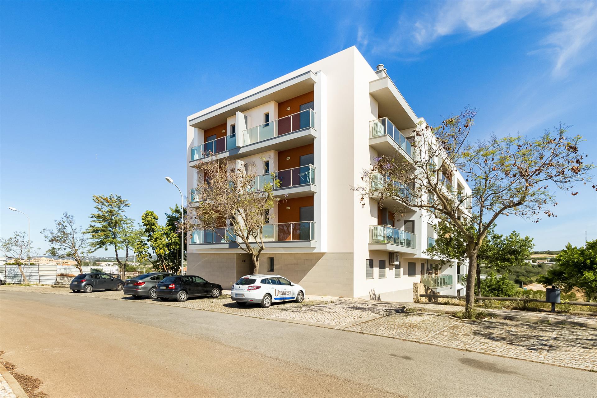 Apartamento T2 em prédio moderno em Loulé, Algarve