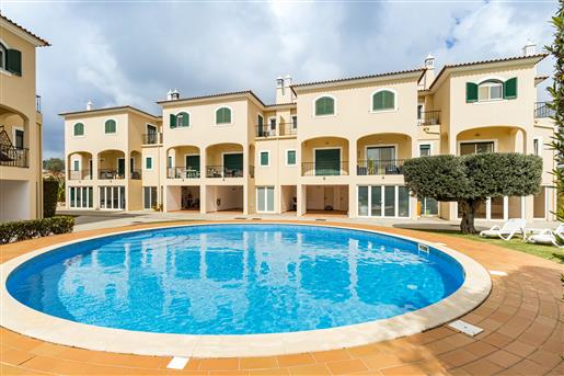 2+1 bedroom villa in private condominium in Boliqueime, Algarve
