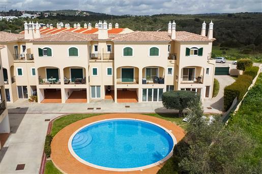 Villa met 2+1 slaapkamers in privé-condominium in Boliqueime, Algarve