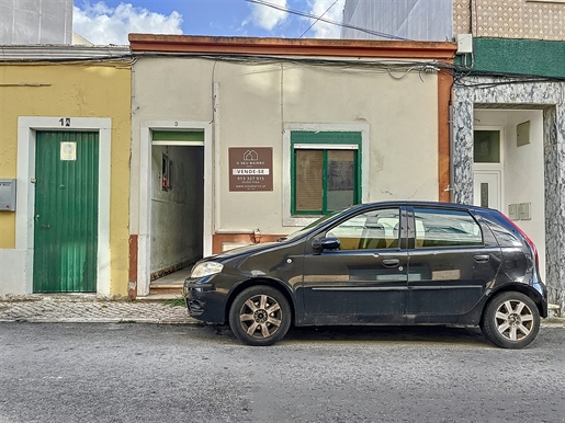 Huis te Restaureren 2 Slaapkamers te koop in Caldas da Rainha - Santo Onofre e Serra do Bouro, Cald
