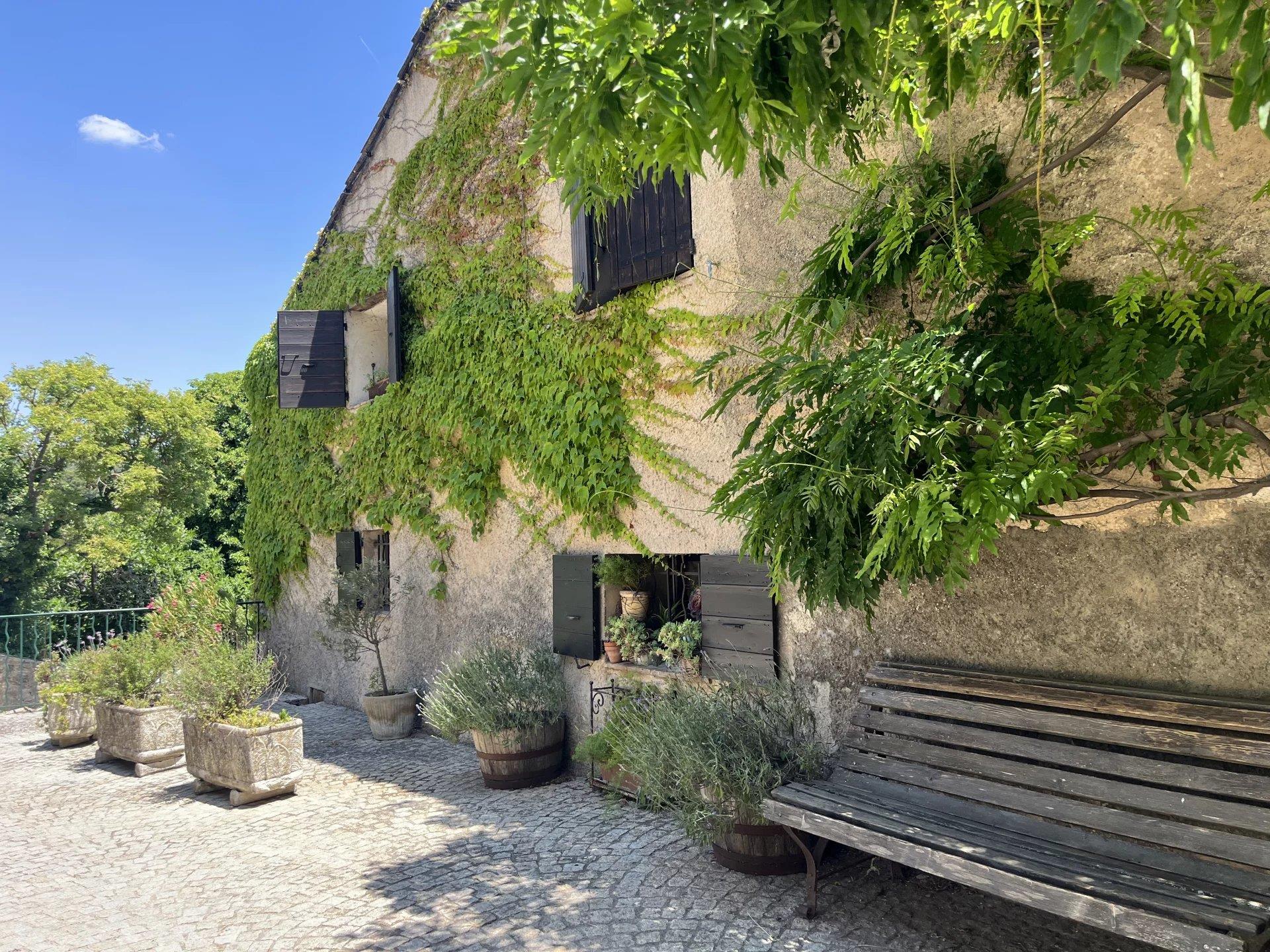 Magnificent Tourtour village house
