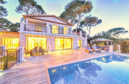 Cap D'antibes / Beautiful villa with gorgeous sea views - a stone's throw from the sea