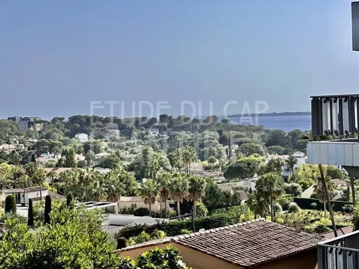 Cap D'antibes / Top Floor apartment with sea view