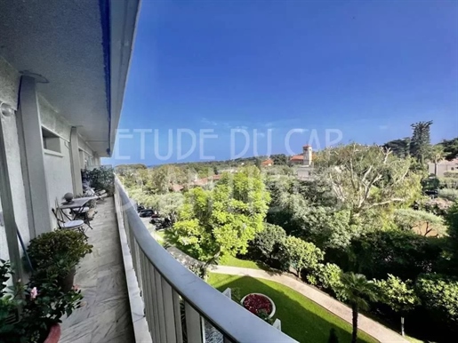 Cap D'antibes / Top Floor apartment with sea view