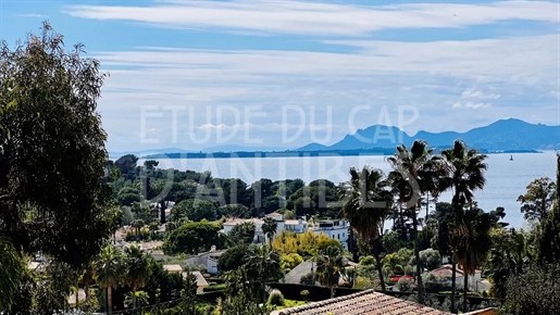 Cap D'antibes / On last level apartment with sea view