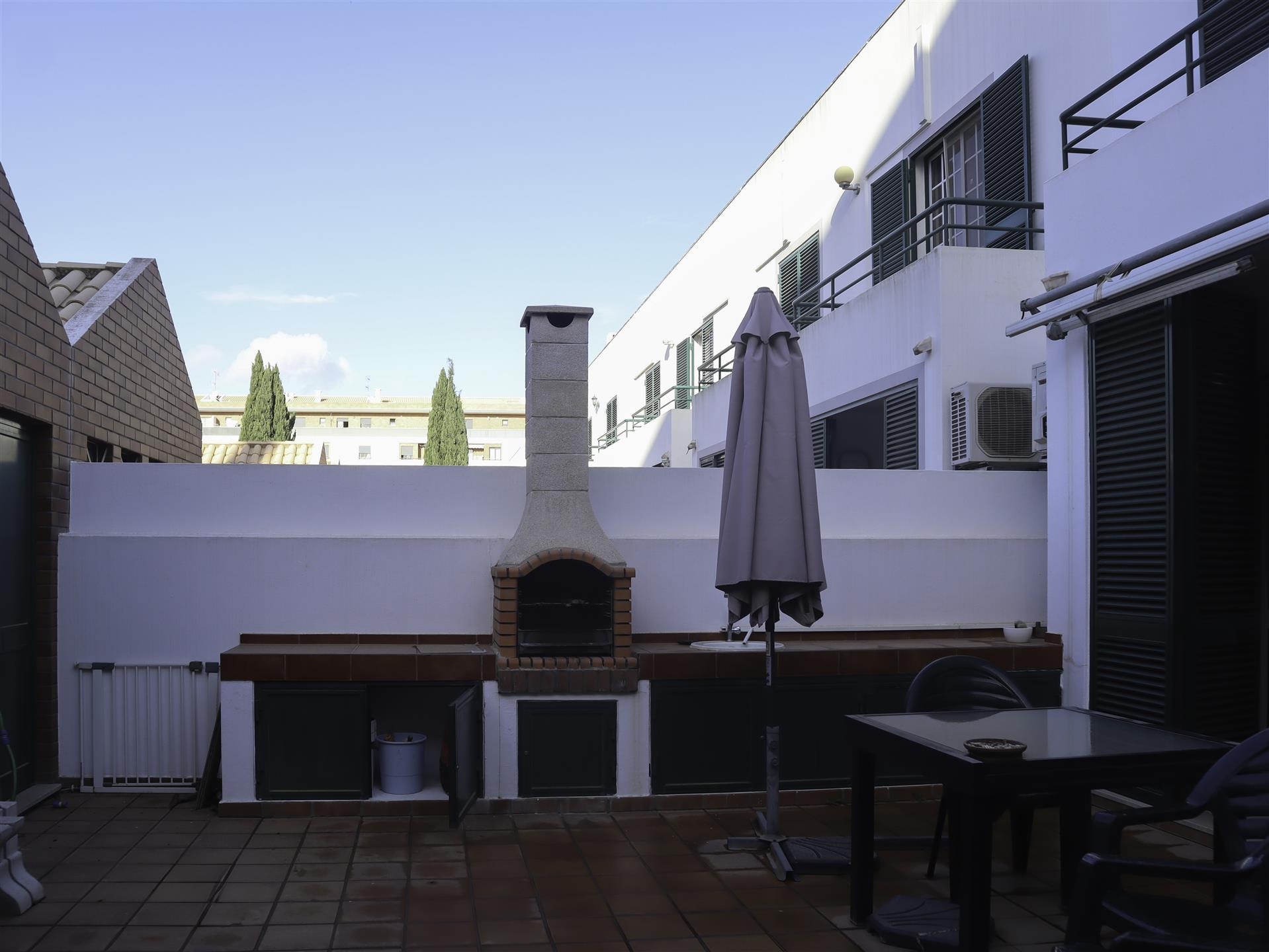 Moradia V3+1 -garagem - pátio - Centro Tavira - Algarve