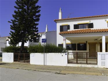 Moradia V3 - 190m2 - piscina comum - Altura - Algarve