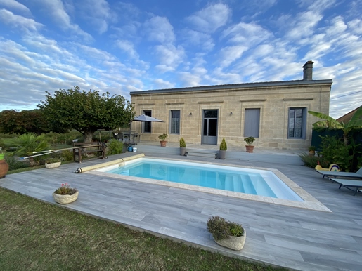 Renovated stone house with swimming pool and outbuildings near Bourg sur Gironde!
