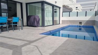 Maison moderne garage piscine