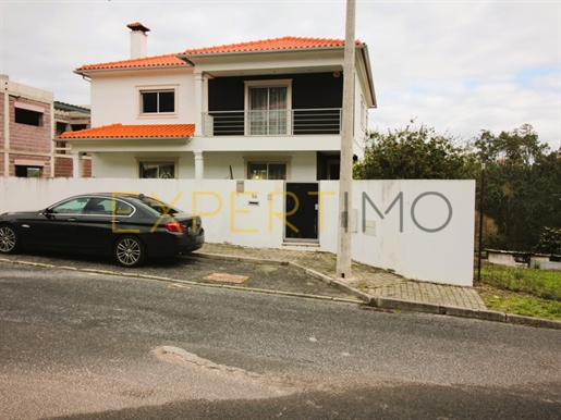 Detached house in Leiria T5