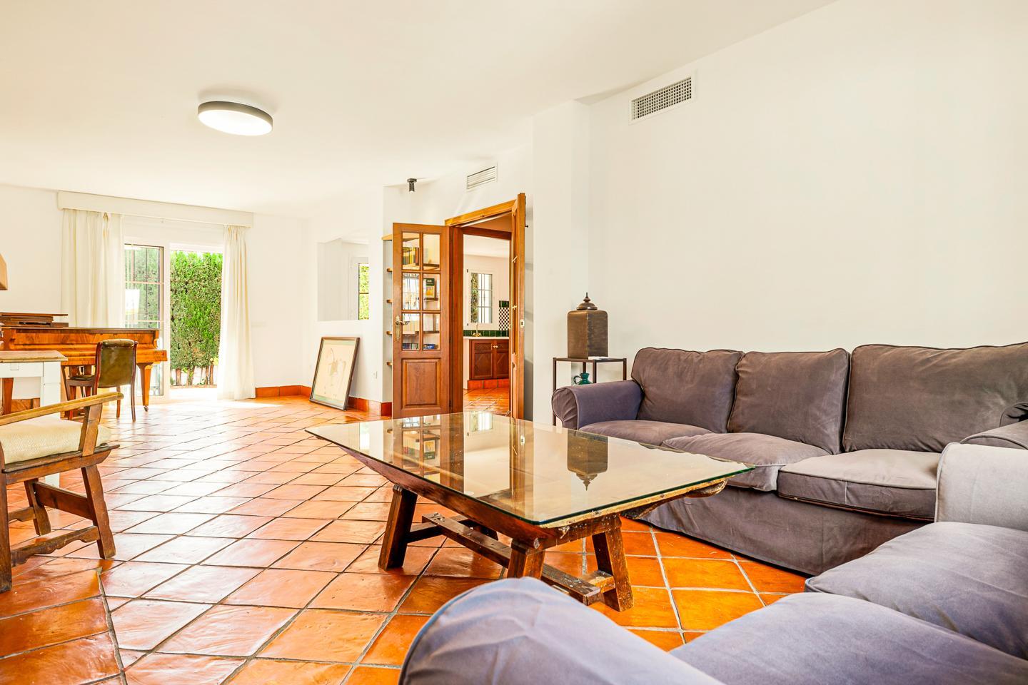 Compra: Vivenda (29600)