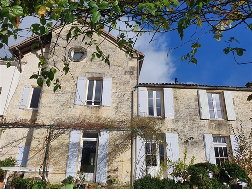 Authentic renovated Charentaise house