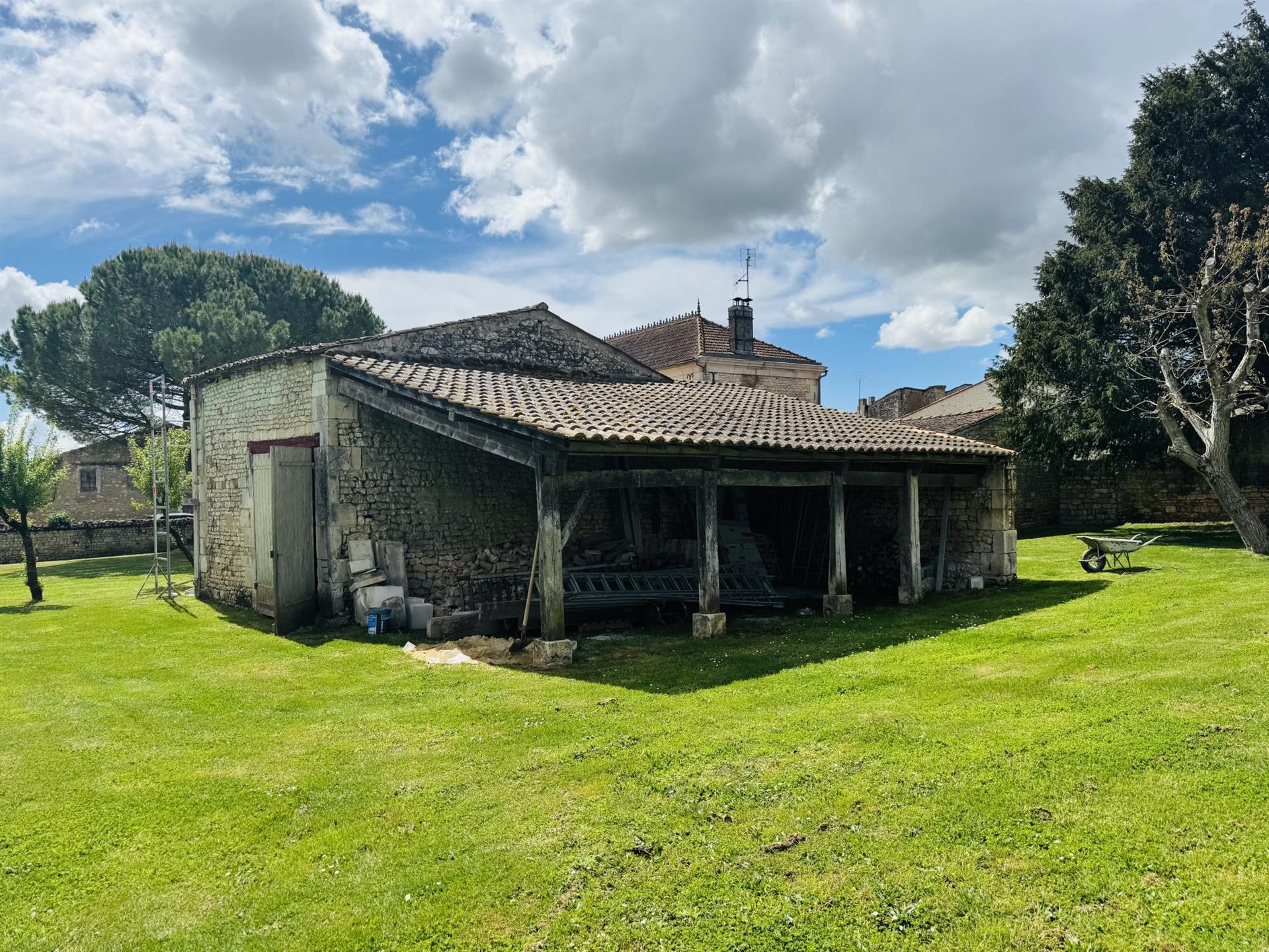 Bourgeois house to finish renovating